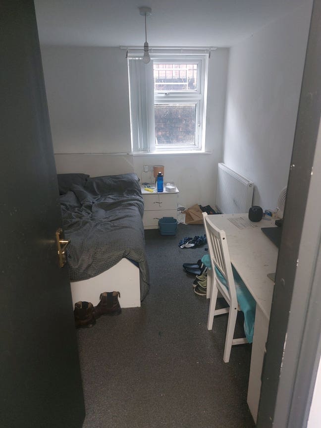 Double bed room available in Headingley  Main Photo