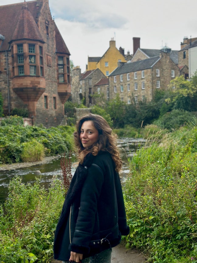 Looking for a studio/ female flatshare Main Photo