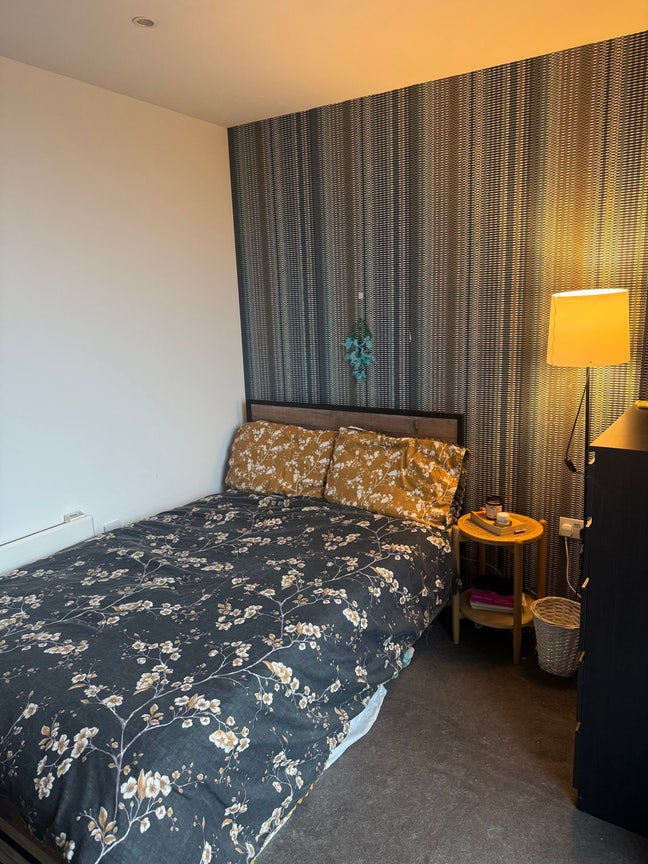 Small double room in New Islington Main Photo