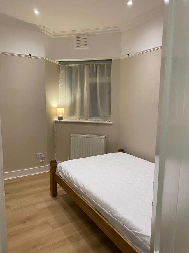 Room available in girls flat!  Main Photo