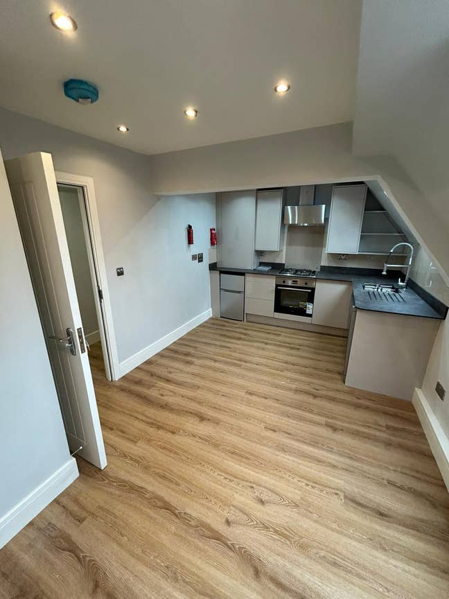 Bargain 2 bedroom, 2 bathroom flat with study  Main Photo
