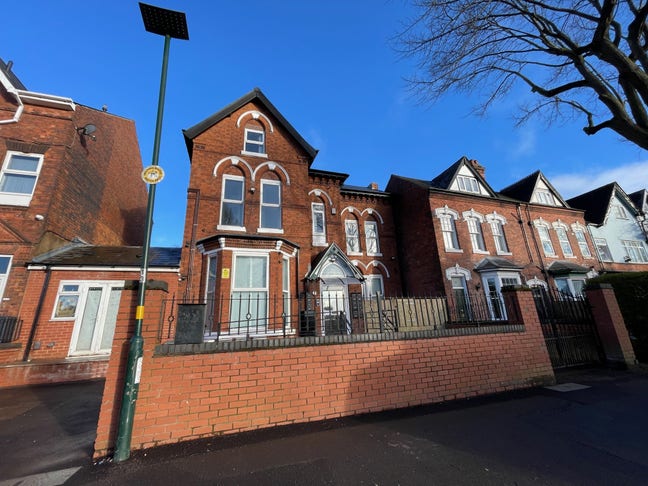 Bargain 3 bedroom, 2 bathroom self contained flat  Main Photo