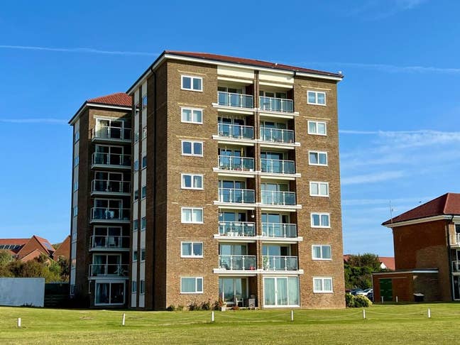2 Bedroom Flat • Sea Views • Bexhill-on-Sea Seafro Main Photo