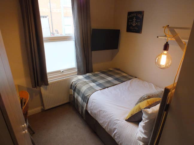 Elegant Rooms walking distance to the Town Centre Main Photo