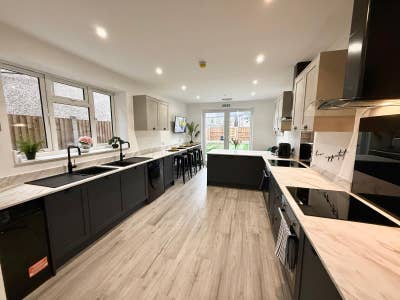 NEW- Luxury En-suite Rooms  Main Photo