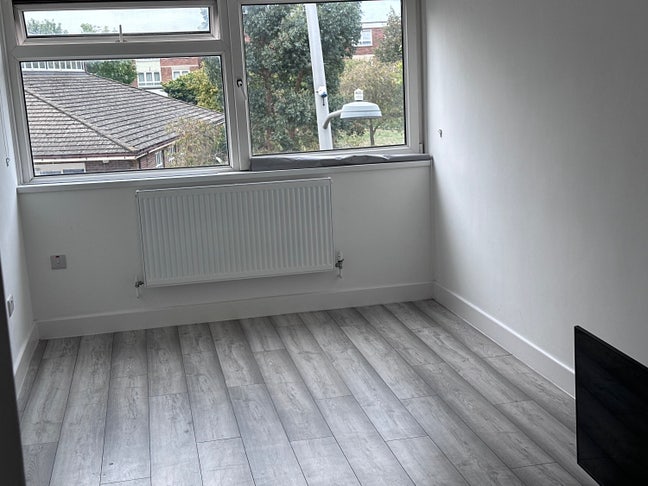 Spacious Double Room for Rent  Main Photo