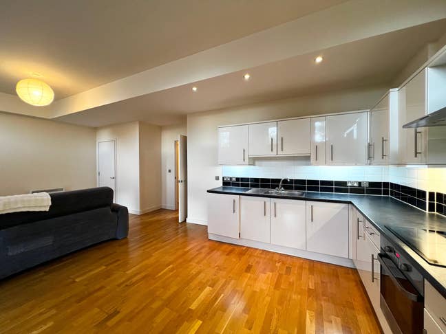 Amazing Newly Refurbished Double Bed Flat! Main Photo