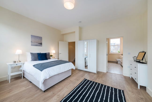 Stunning Ensuite In Shepherds Bush Main Photo