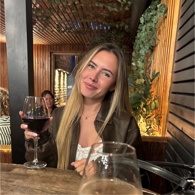 Couple looking for a spacious double room  Main Photo