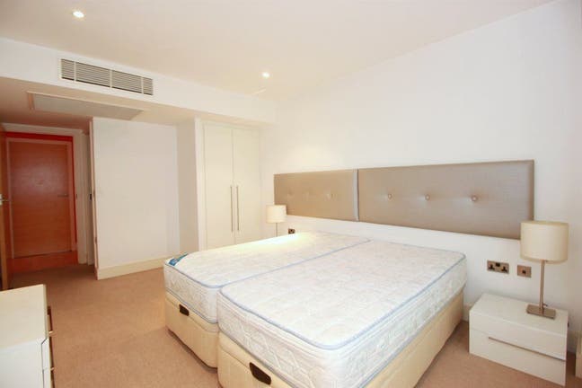 Large double with full private bathroom  Main Photo