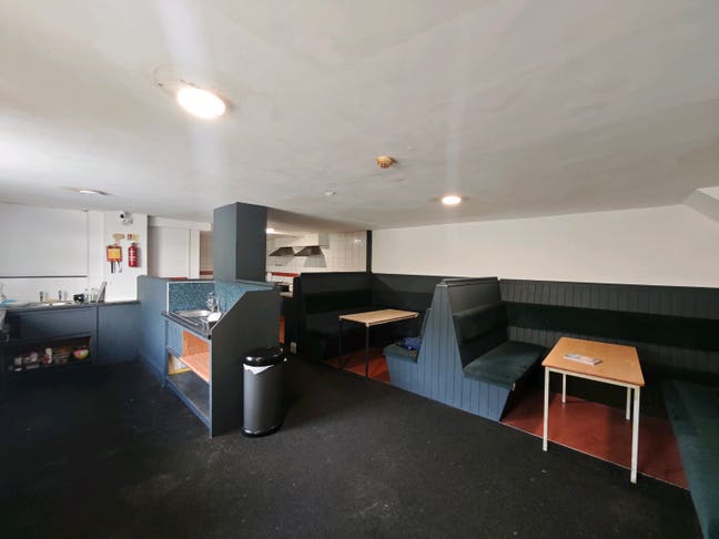1 double & 1 single Long term room,  central Newq Main Photo