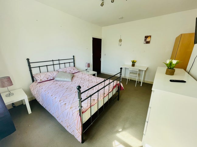 Double Room  in Dollis Hill  Main Photo