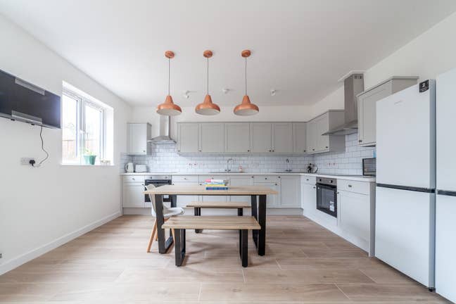 🏡 Luxurious x six double rooms to let in a shared Main Photo