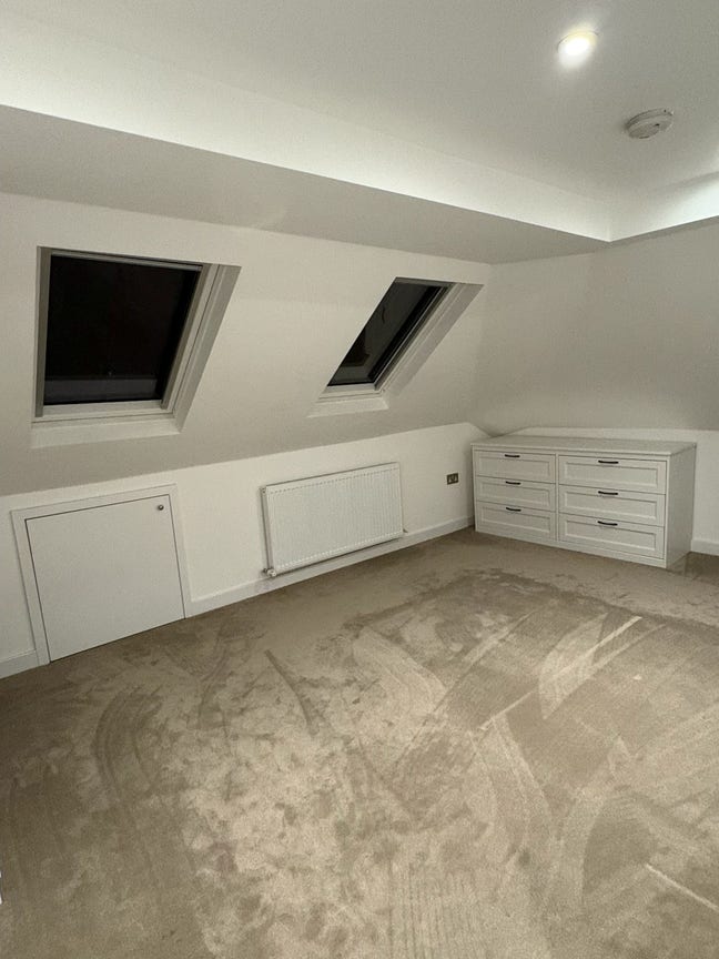 Double room with private en-suite bathroom. Main Photo