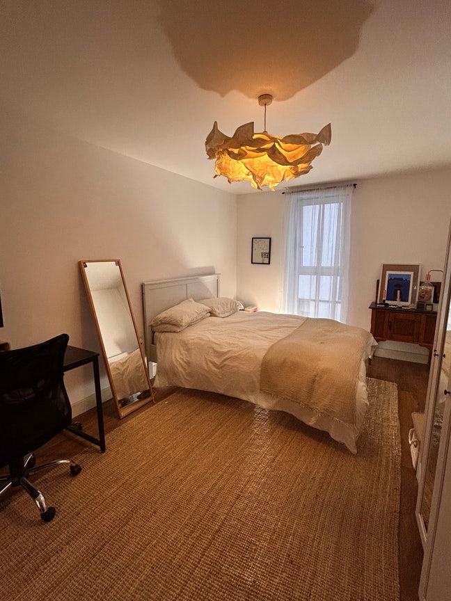 En-suite bedroom for short let in Dalston  Main Photo