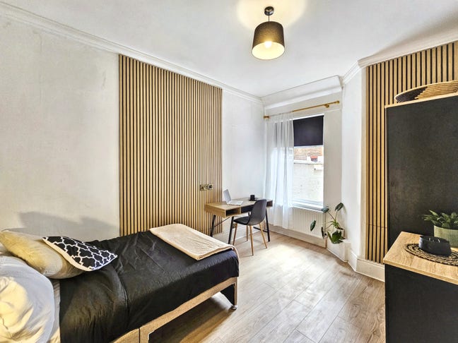 1 room/private offsuite - rent reduced Nov move in Main Photo