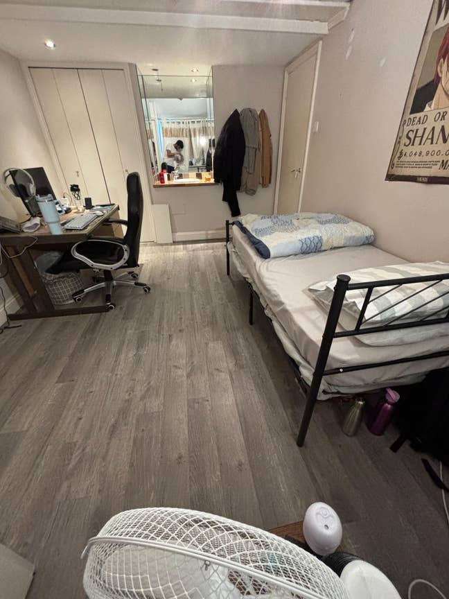 Part-furnished Double room available Main Photo