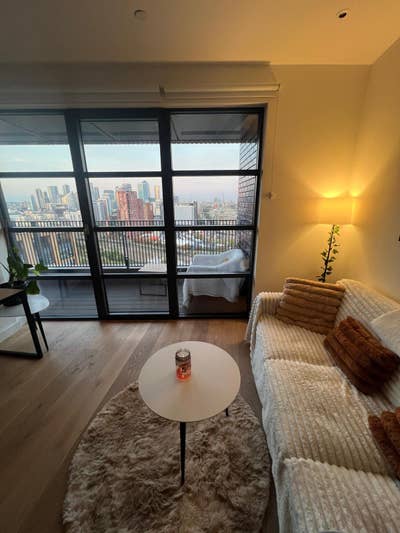 Stylish One-Bed Flat in LCI with Spa & Pool Access Main Photo