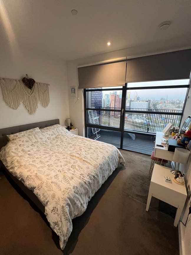 Stylish One-Bed Flat in LCI with Spa & Pool Access Main Photo