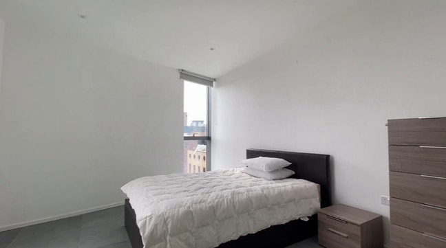 Large room in Canary Wharf flat Main Photo