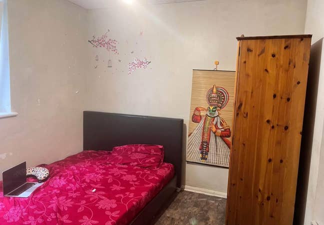Looking for a flat mate Main Photo