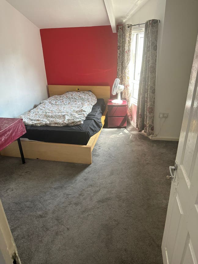 Spacious/quiet double room.Close to W.Croydon stn Main Photo