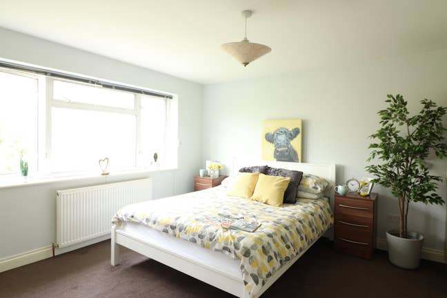 Super Large En Suite - Garden Facing! Main Photo
