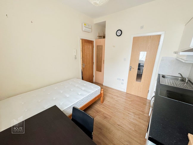 Studio apartment available on Turnpike Lane, N8 Main Photo