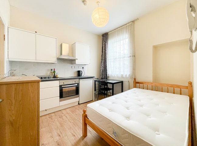 Studio apartment available on Turnpike Lane, N8 Main Photo