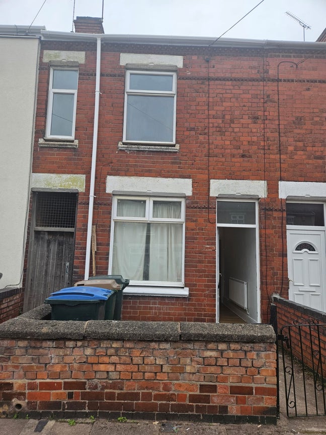  2-Bedroom Terraced House For Rent Main Photo