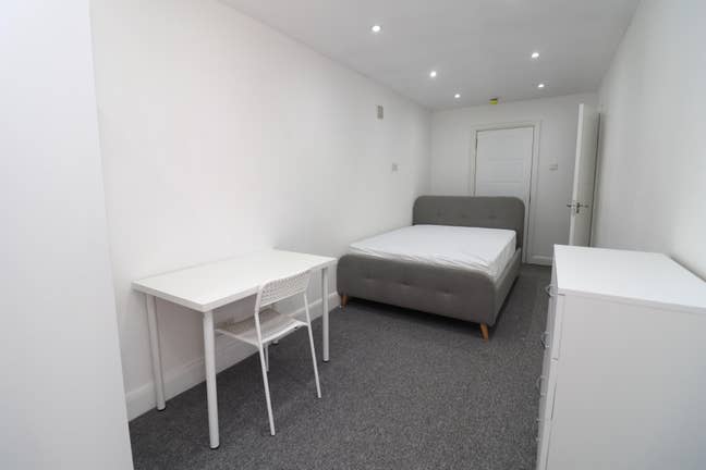 🛏️ En-Suite Double Room | Zone 4 - Perivale Main Photo