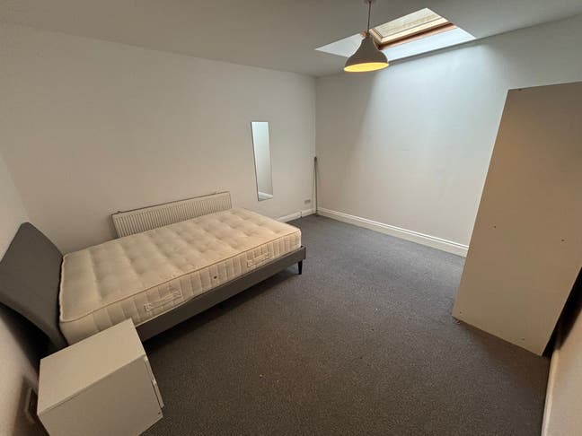 4 Bed - Room by Room Rental - Balham  Main Photo