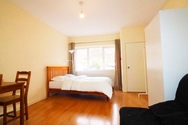 2x Rooms in E14 Near Canary Wharf & DLR Main Photo