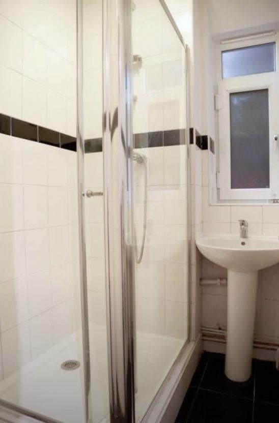  Double Room Available – 5 Mins from London Bridge Main Photo