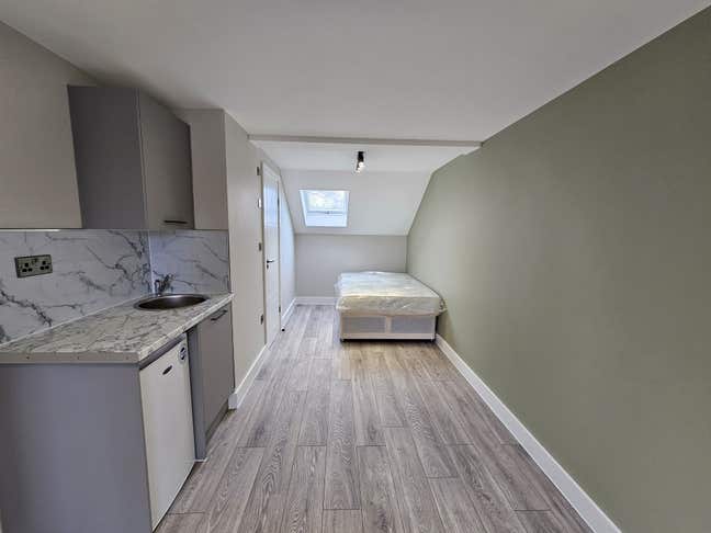 DSS-Studio Flat Available in Feltham Ashford TW18 Main Photo