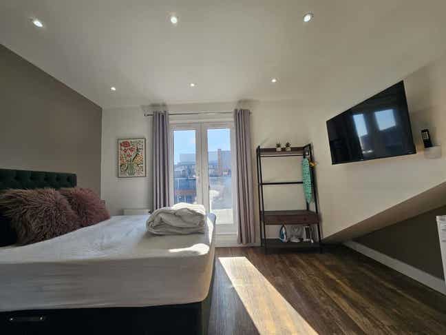 DSS-Studio Flat Available in Hanwell Ealing W13 Main Photo