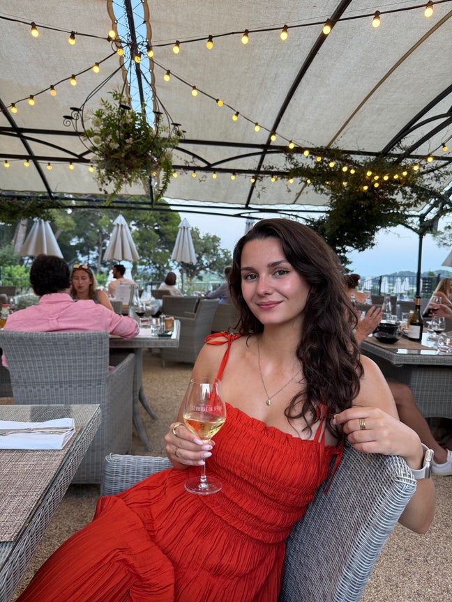 Looking for social house in SW London Main Photo