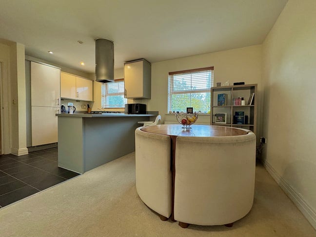 Ensuite Room Available in Top Spec Apartment! Main Photo