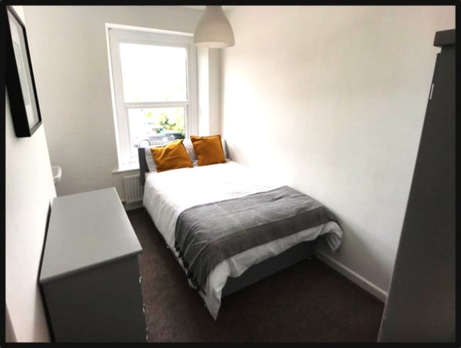 Double Room Available – Castlereagh Street Main Photo