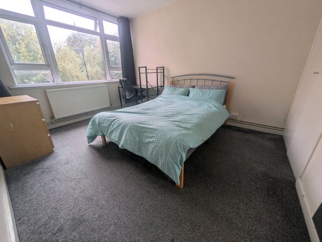 Bright room  clean flat 8mins  Kennington station Main Photo