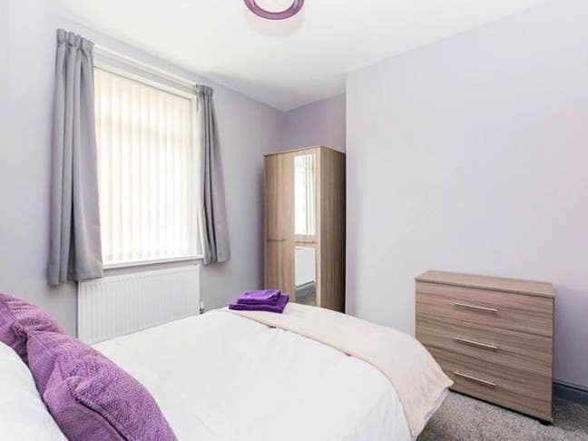 Double Ensuite Room- Old Mill Ln., Barnsley Main Photo