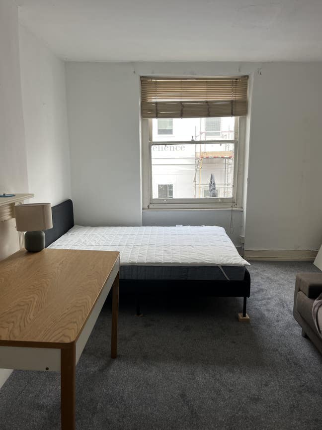 Large spare room in a flat in Bloomsbury  Main Photo