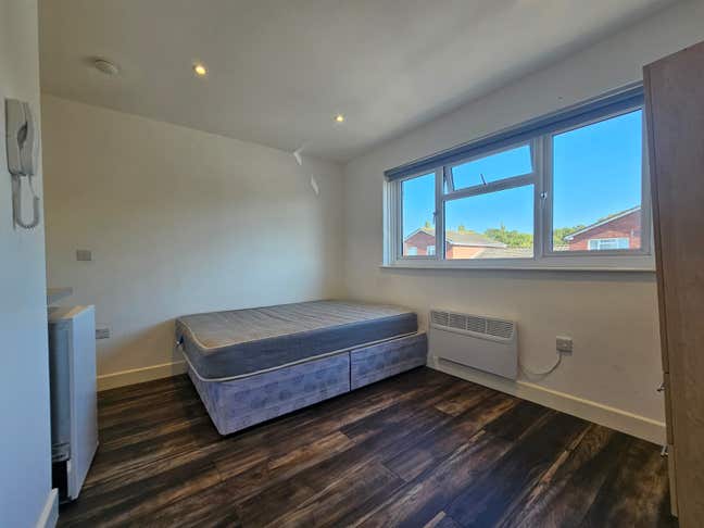DSS-Studio Flat Available in Northolt Ealing UB6 Main Photo