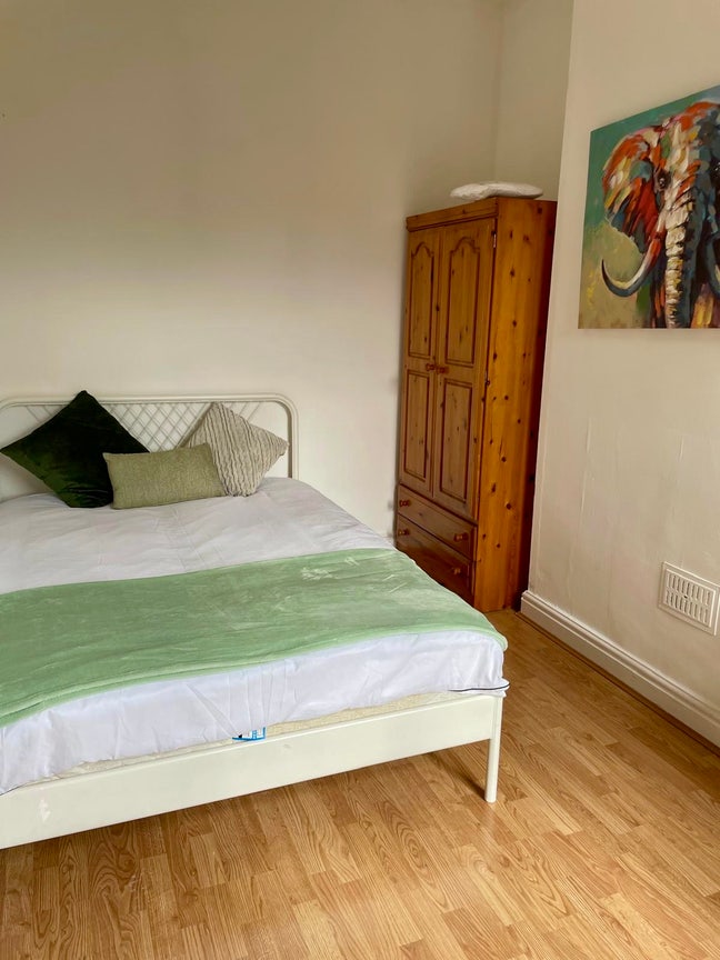 Bright and Comfy Room - Great value! Main Photo