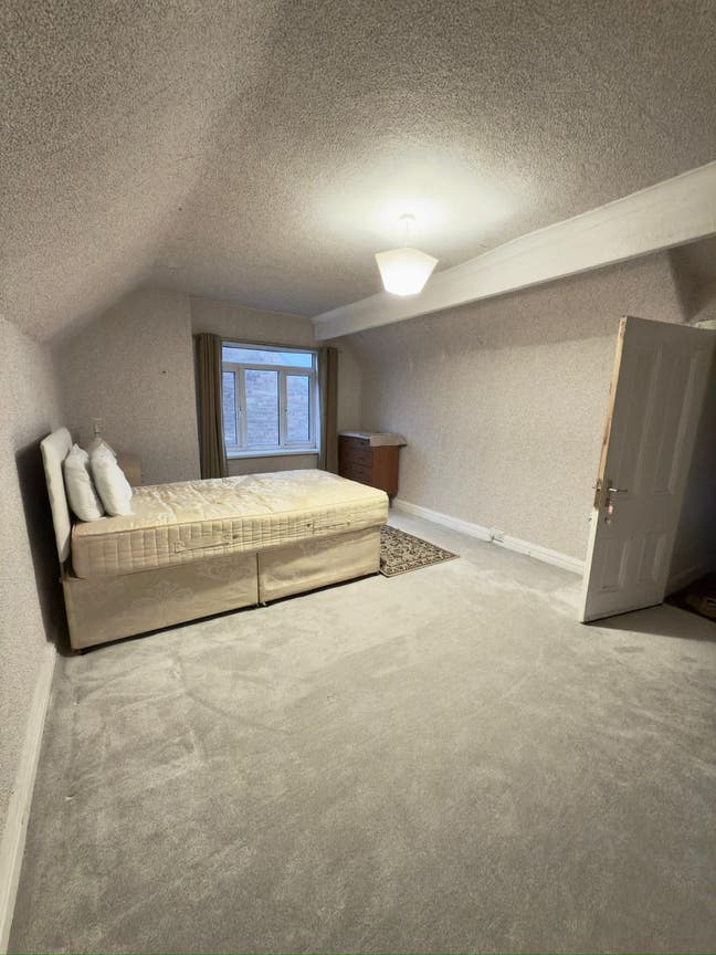 ✨ Spacious Double Room in 3 Bed House In B23  ✨ Main Photo