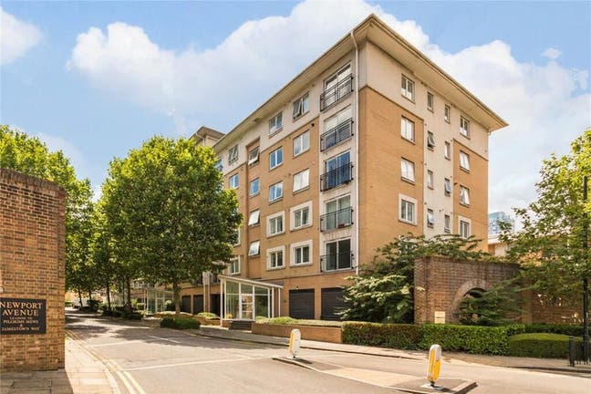 Double EnSuite | 3 Bed Flat in Residential Complex Main Photo