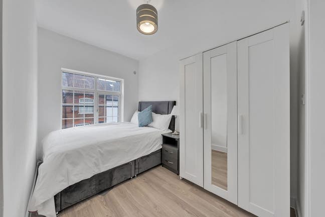 En-suite available now with all bills included  Main Photo