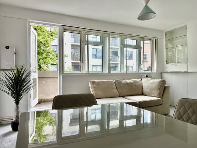 Canary Wharf/Blackwall*Living Room and Terrace*3Be Main Photo