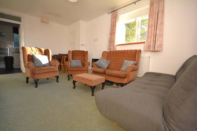 Room to share  Main Photo