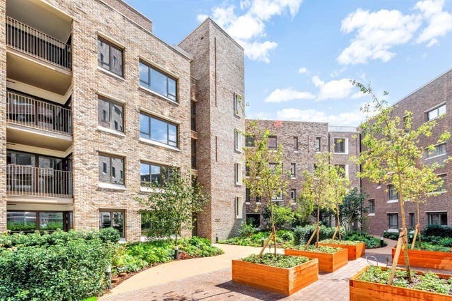 Stunning 1 bed with Balcony, Gym, Concierge, SE17 Main Photo